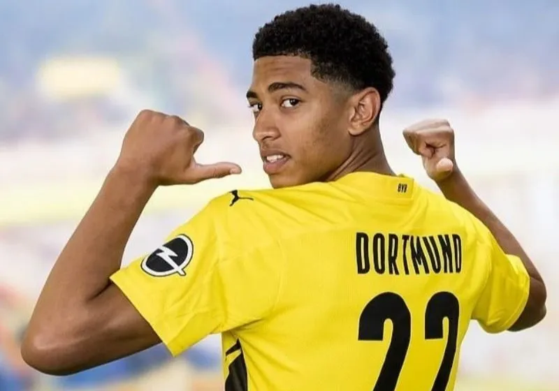 Số áo 22 tại Dortmund không chỉ là sự kế thừa mà còn là bệ phóng đưa Bellingham vươn tầm ngôi sao quốc tế
