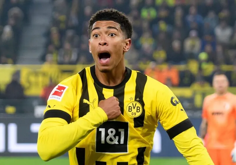 Jude Bellingham trở thành trụ cột tại Dortmund khi chưa tròn 20 tuổi.